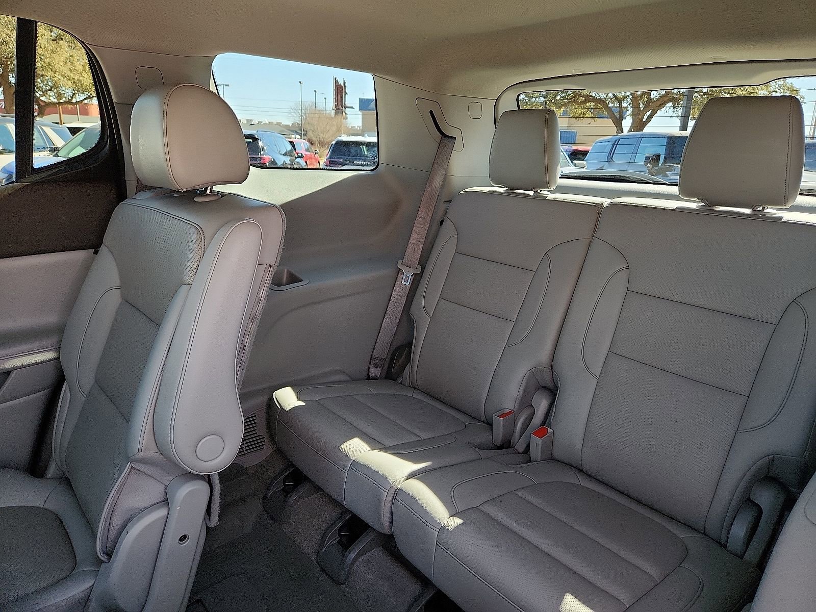 Used 2022 GMC Acadia SLT w/ Technology Package image 12