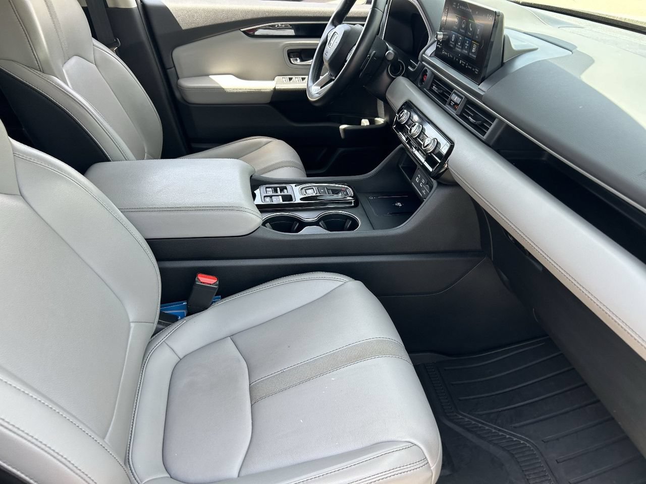 Used 2024 Honda Pilot Touring image 13