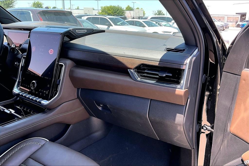 Used 2025 GMC Yukon XL Denali Ultimate w/ LPO, Floor Liner Package AWD/4WD image 18