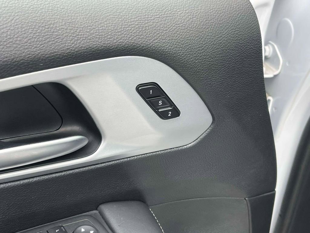 Used 2024 Chrysler Pacifica Limited FWD image 15