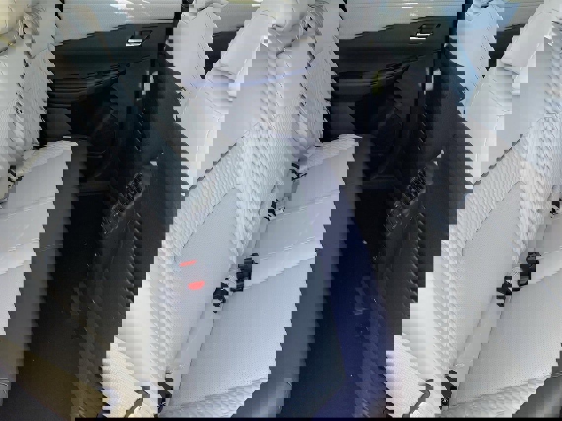 New 2026 Nissan Leaf Platinum+ w/ Cargo Package (Platinum+) image 11