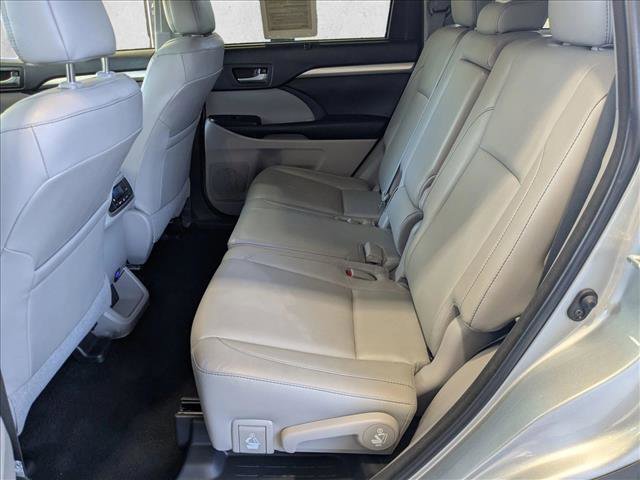 Used 2018 Toyota Highlander XLE image 16