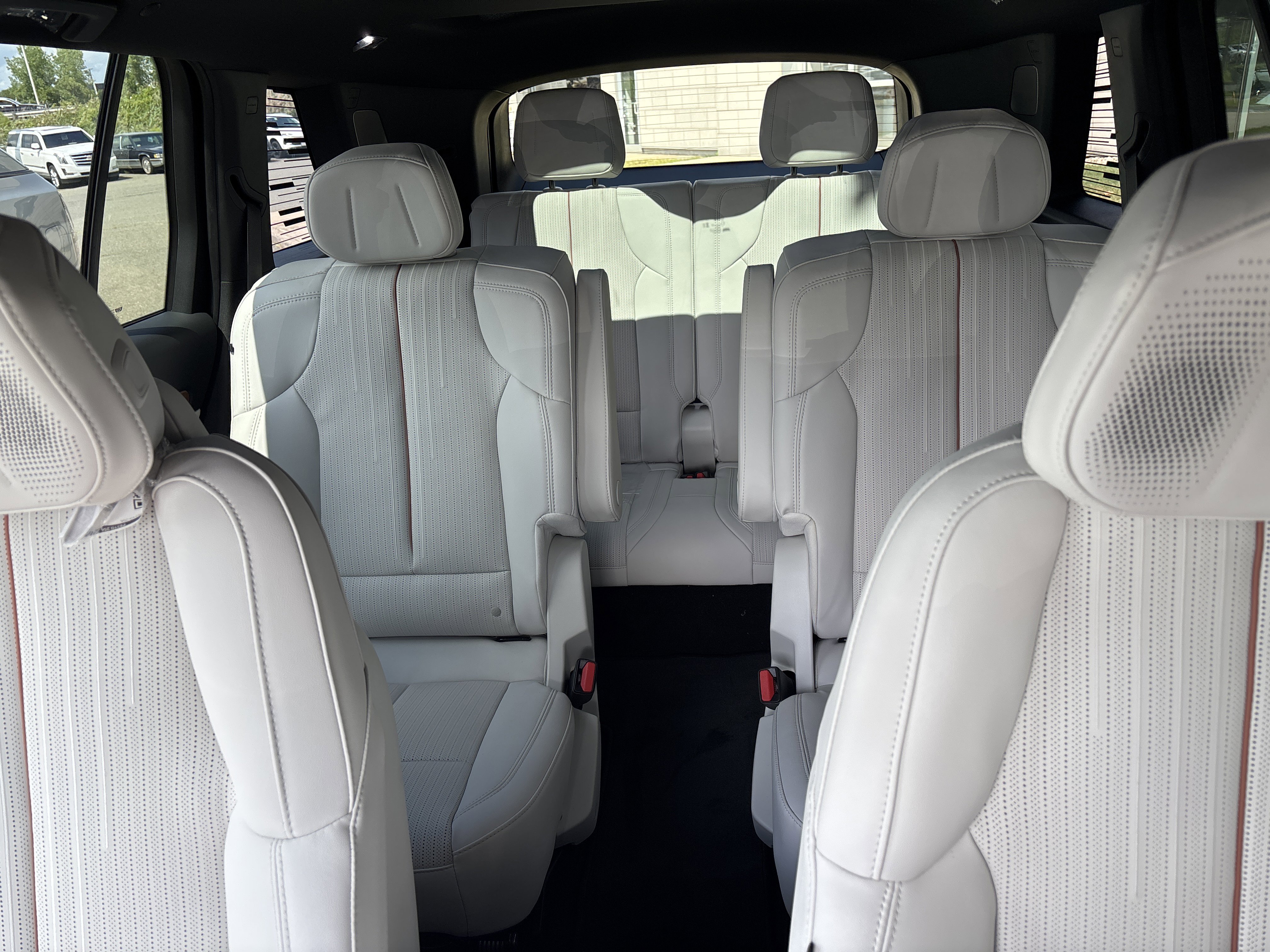 New 2026 Cadillac Vistiq Sport image 35