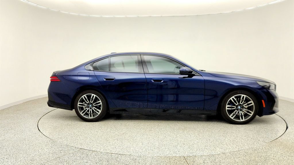 Used 2024 BMW 530i w/ M Sport Package RWD image 4