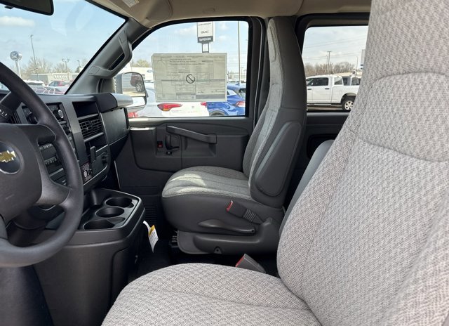 New 2025 Chevrolet Express 3500 LS image 5