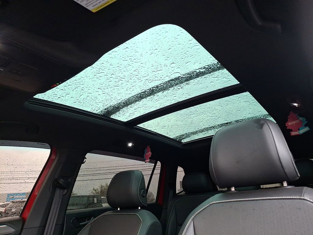 Used 2024 Volkswagen Tiguan SE R-Line AWD/4WD image 16