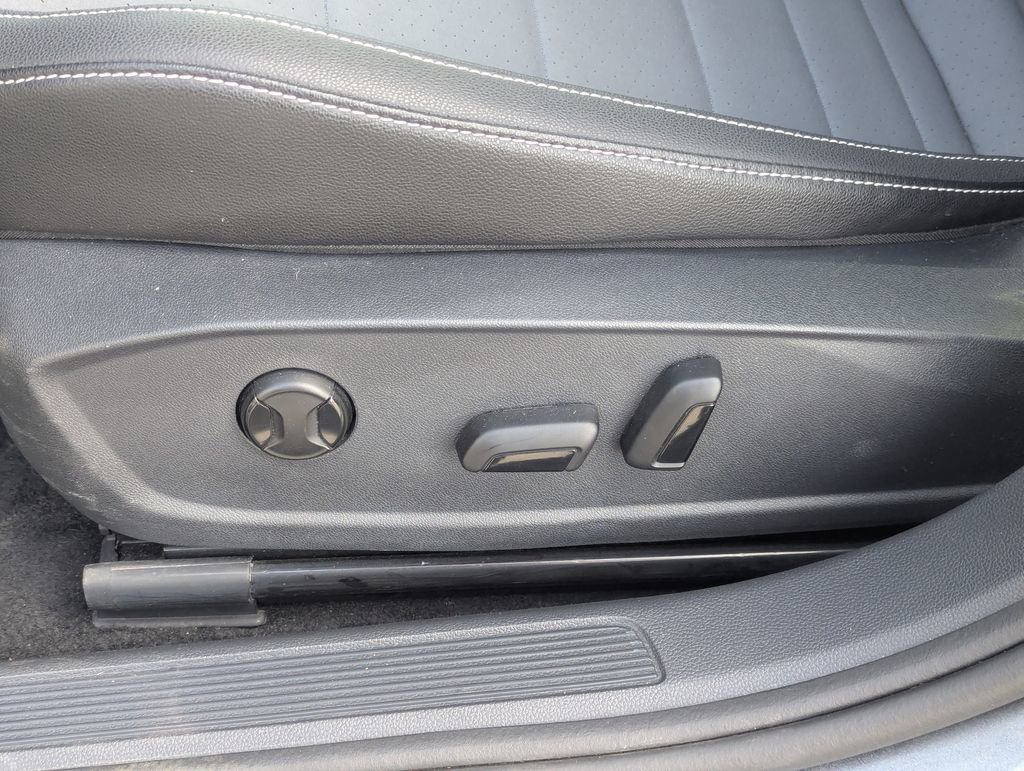 Used 2025 Volkswagen Jetta SE FWD image 26