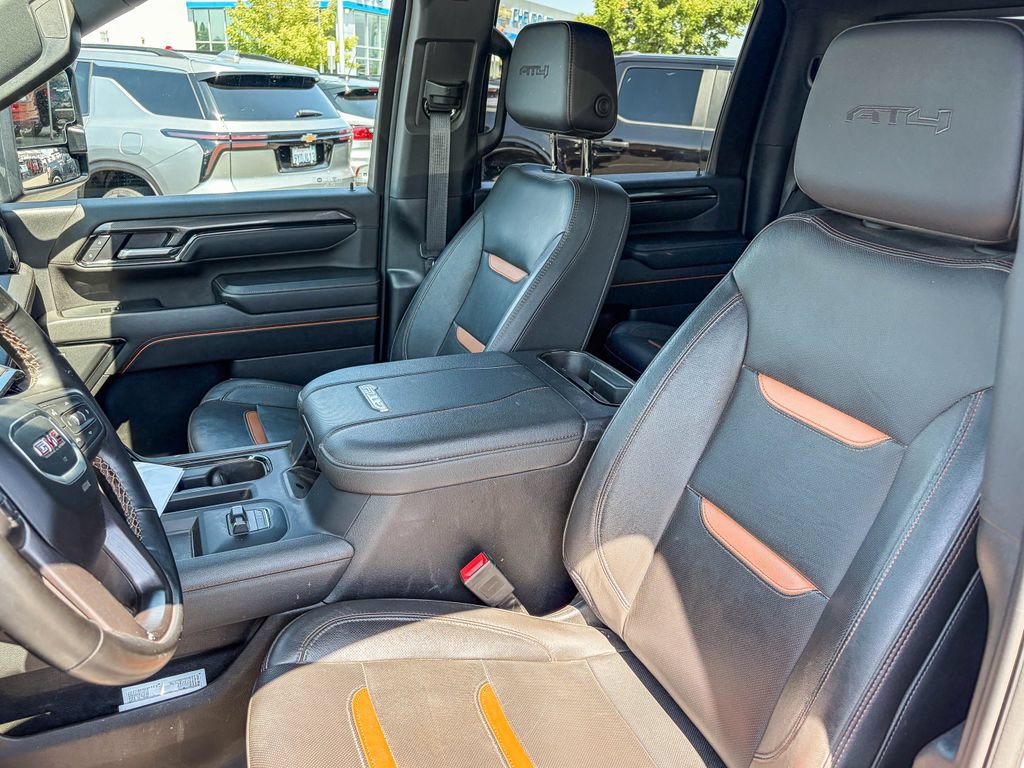 Used 2025 GMC Sierra 2500 AT4 w/ AT4 Premium Plus Package AWD/4WD image 9