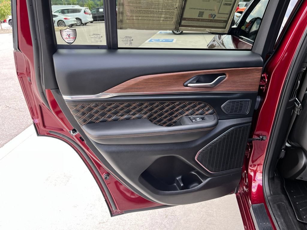 Used 2025 Jeep Grand Cherokee Summit AWD/4WD image 20