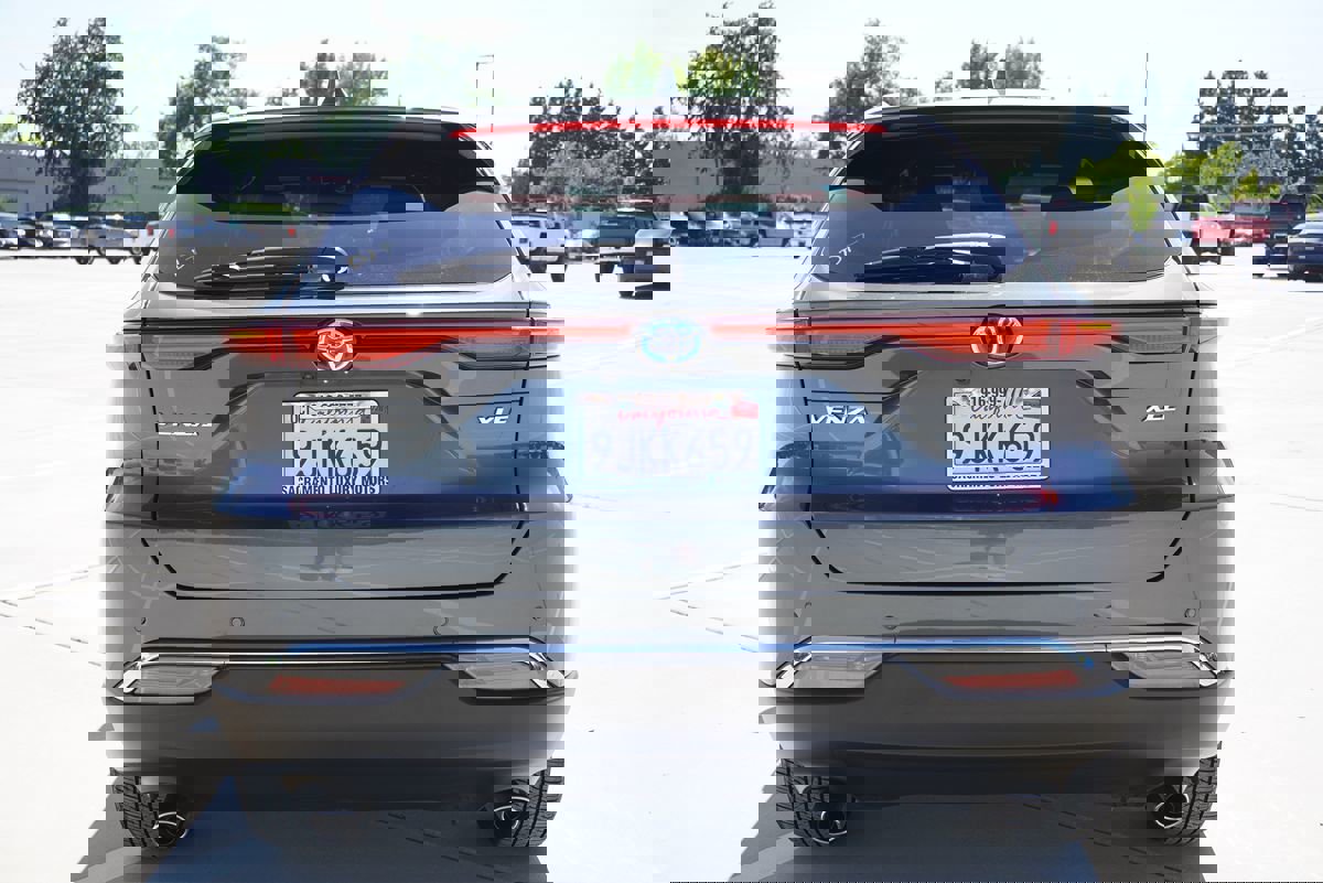 Used 2023 Toyota Venza XLE AWD/4WD image 11