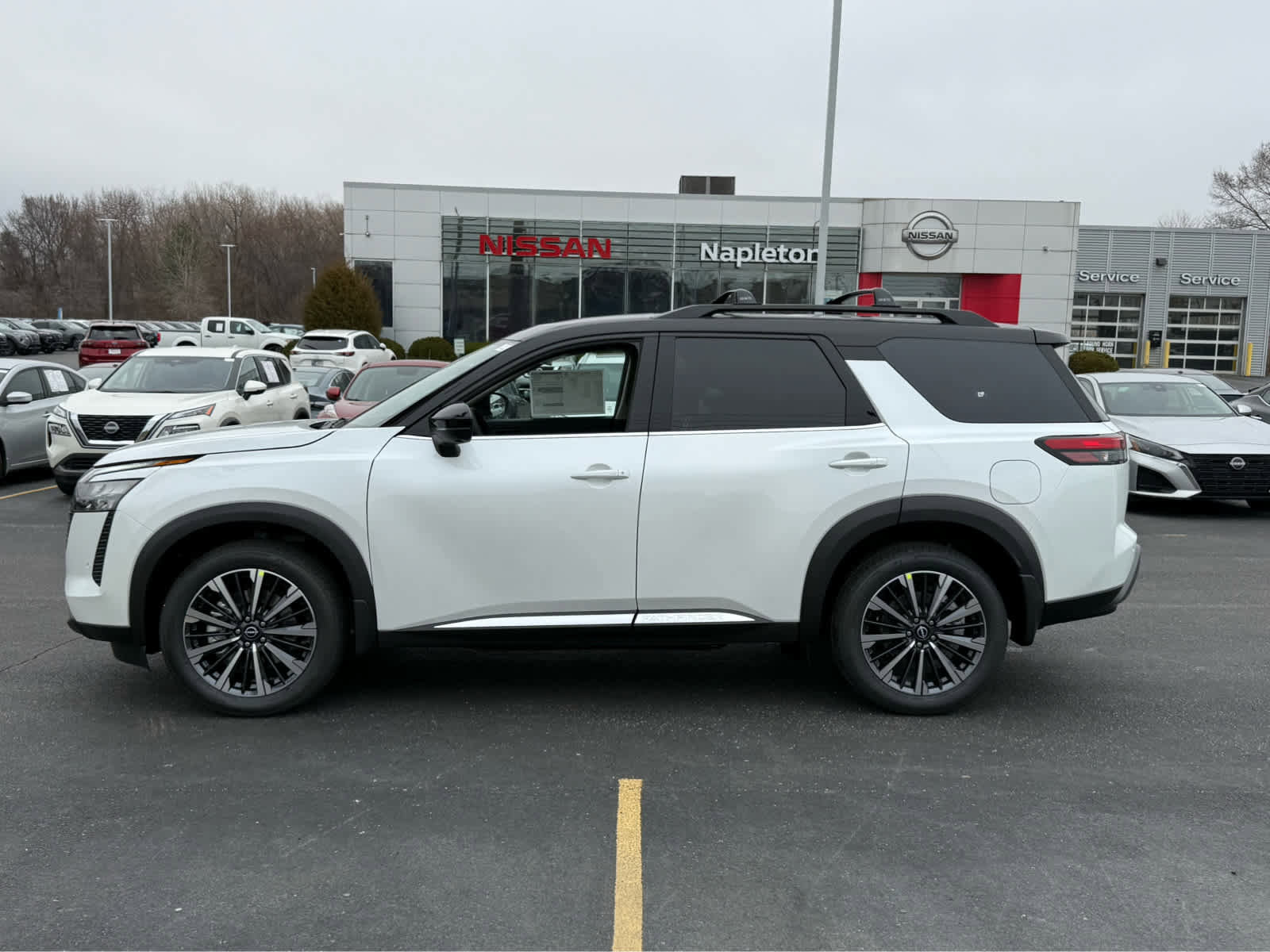 New 2026 Nissan Pathfinder Platinum image 3