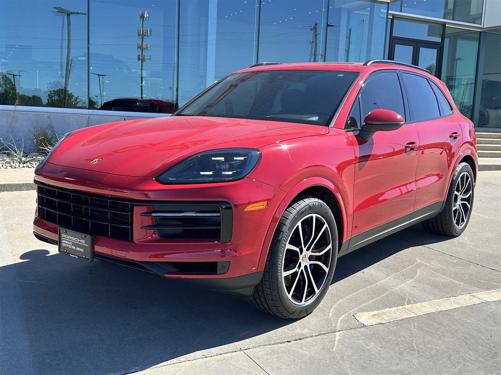 Certified 2024 Porsche Cayenne image 1