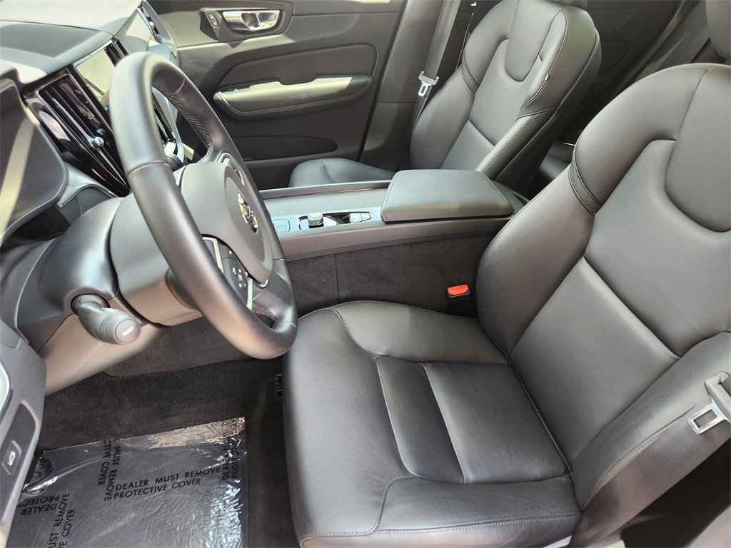 Used 2025 Volvo XC60 B5 Core image 5