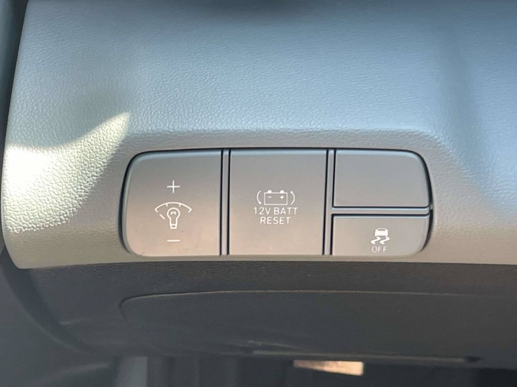 Used 2024 Hyundai Elantra Limited FWD image 28