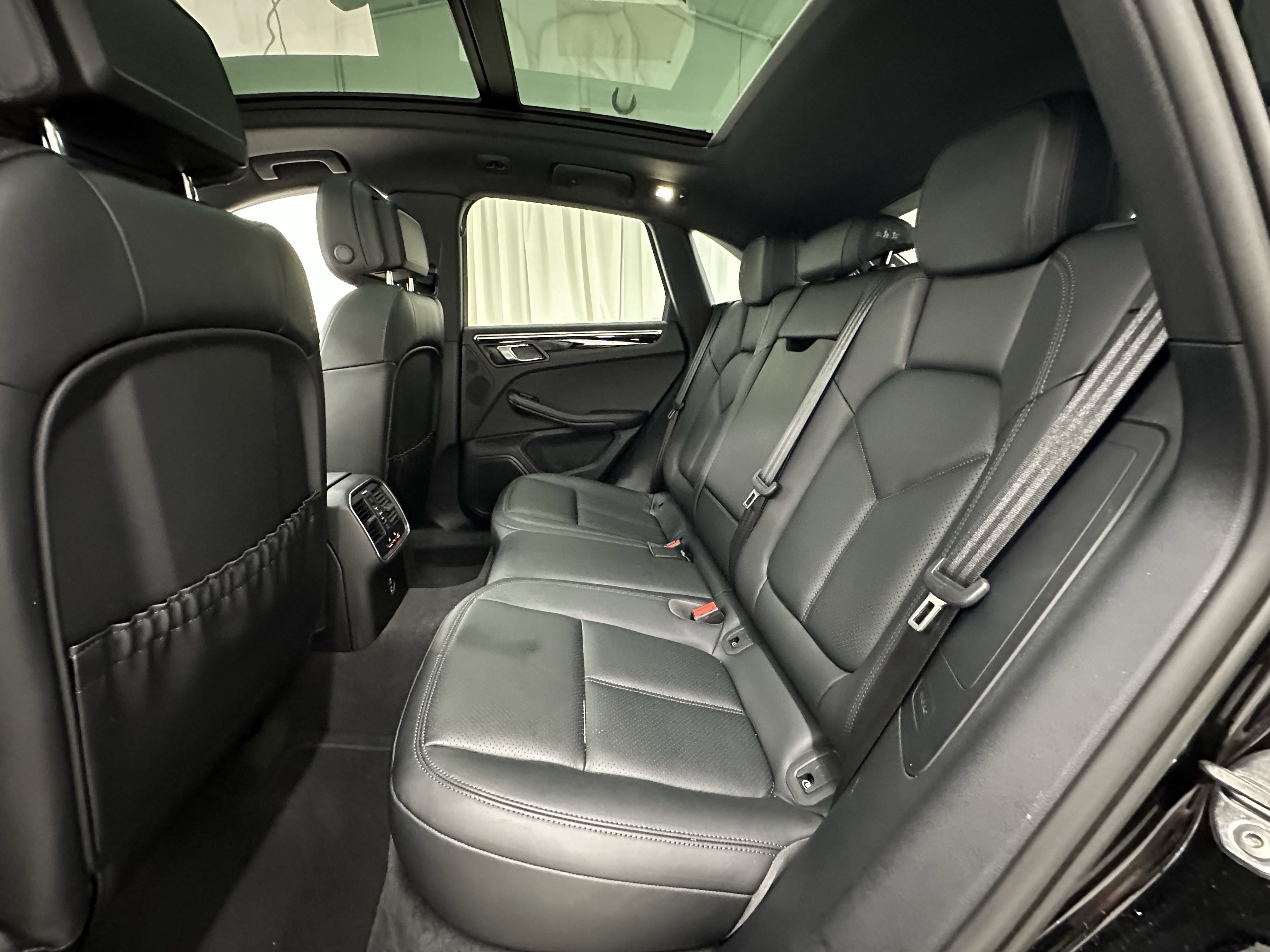 Certified 2025 Porsche Macan image 20