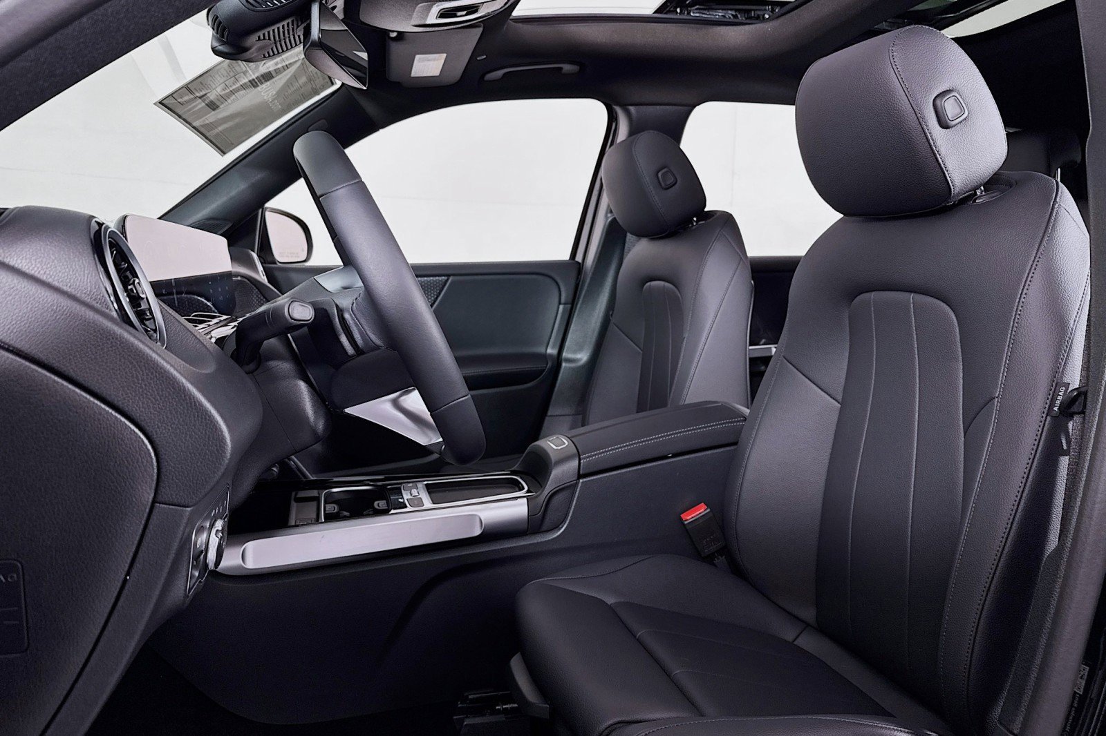 New 2026 Mercedes-Benz GLB 250 image 17