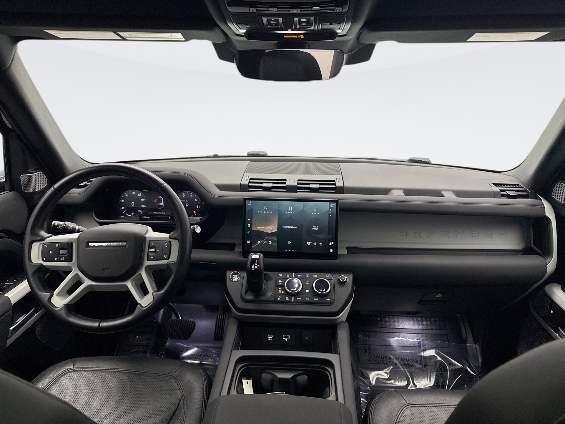 Used 2023 Land Rover Defender 130 SE image 14