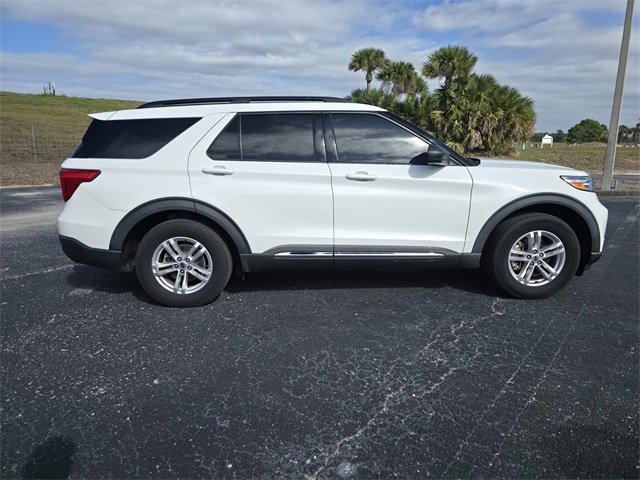 Used 2020 Ford Explorer XLT w/ Equipment Group 202A image 4