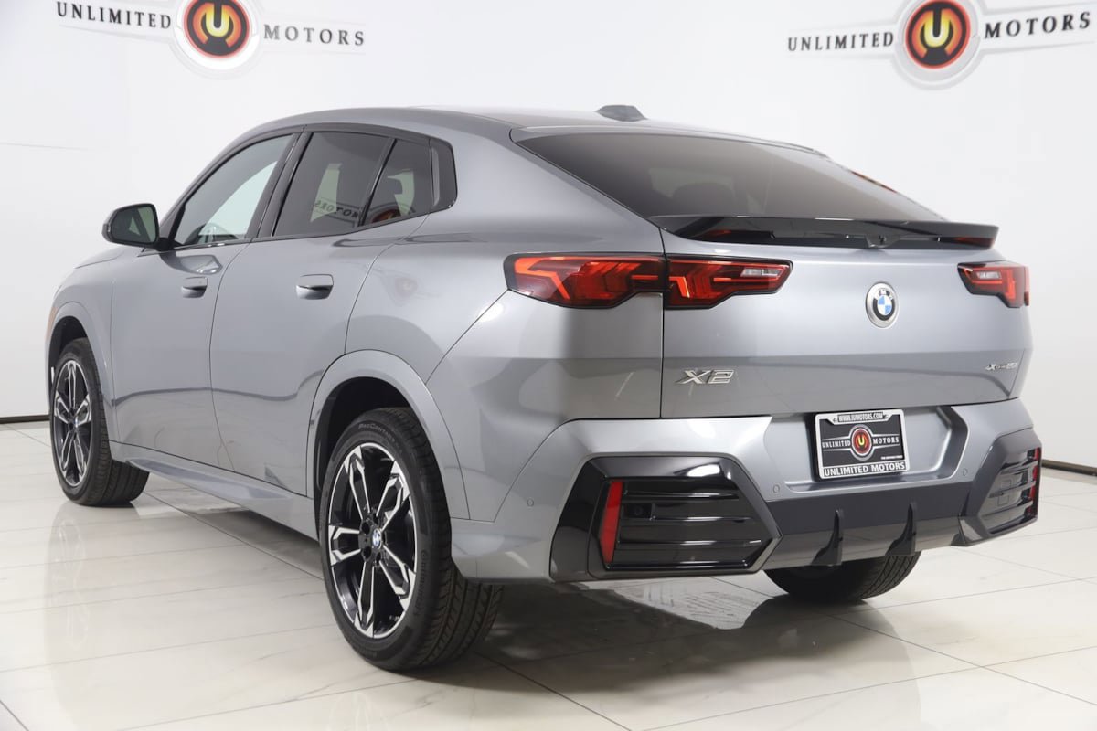 Used 2025 BMW X2 xDrive28i w/ M Sport Package AWD/4WD image 4