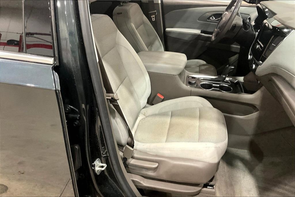 Used 2020 Chevrolet Traverse LT image 7