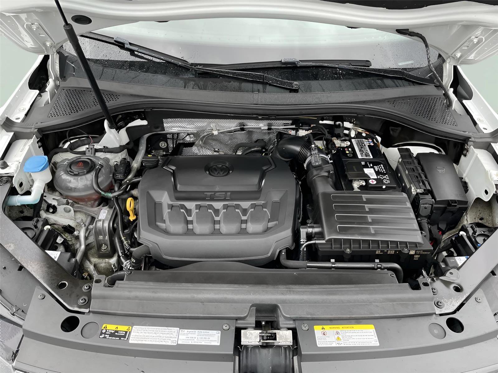 Used 2022 Volkswagen Tiguan SE R-Line image 13
