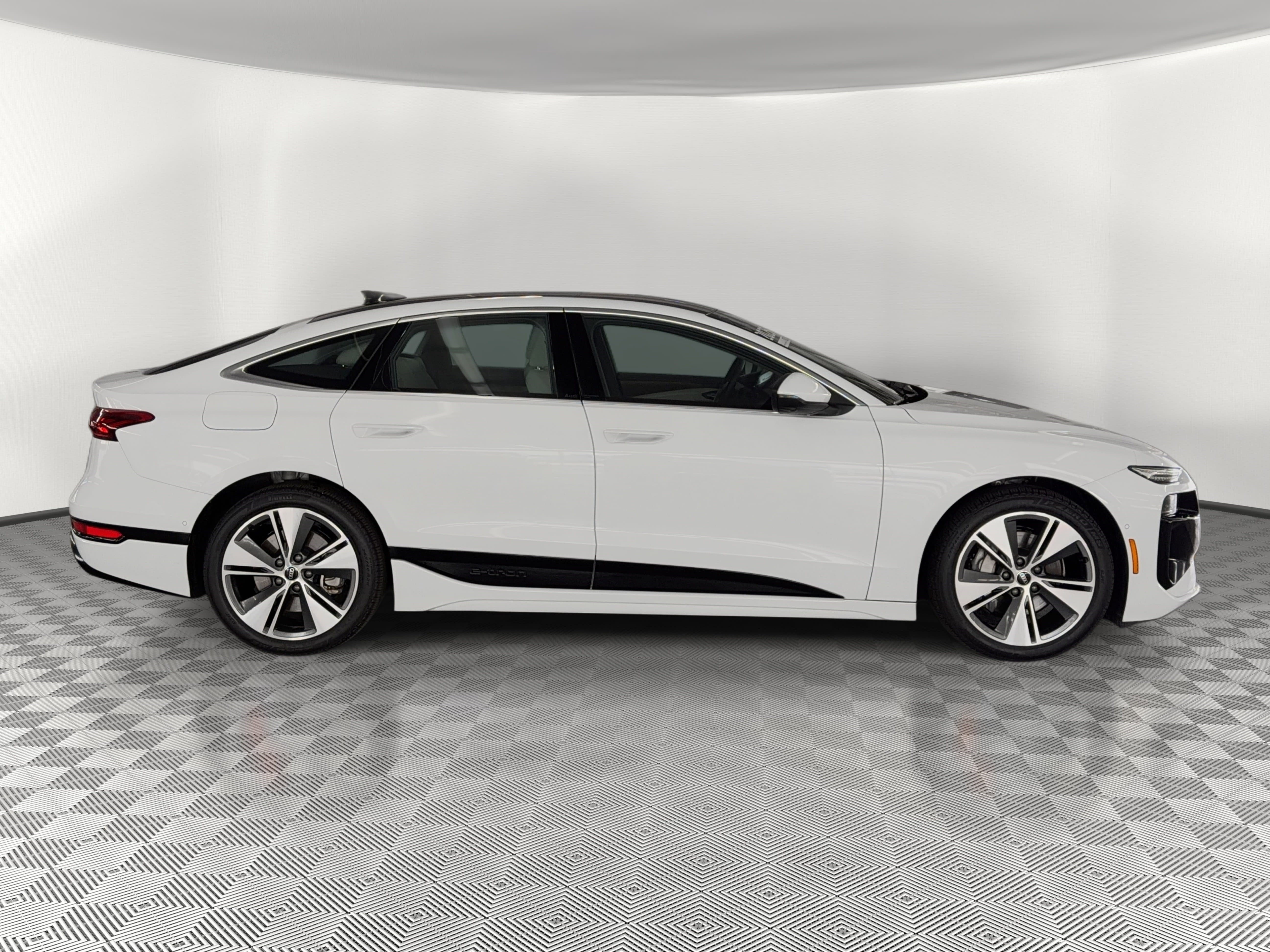 Used 2025 Audi A6 e-tron Premium Plus w/ Premium Plus image 8