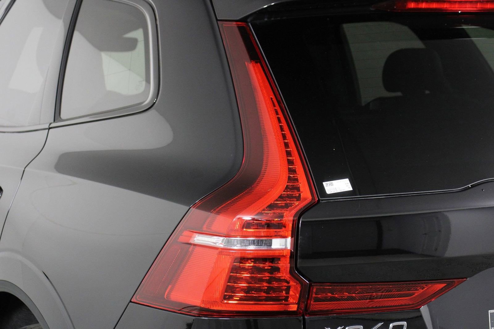 Certified 2025 Volvo XC60 B5 Plus AWD/4WD image 18