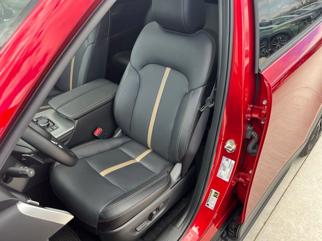 Certified 2025 MAZDA CX-70 Plug-In Hybrid w/ Premium Plus image 12