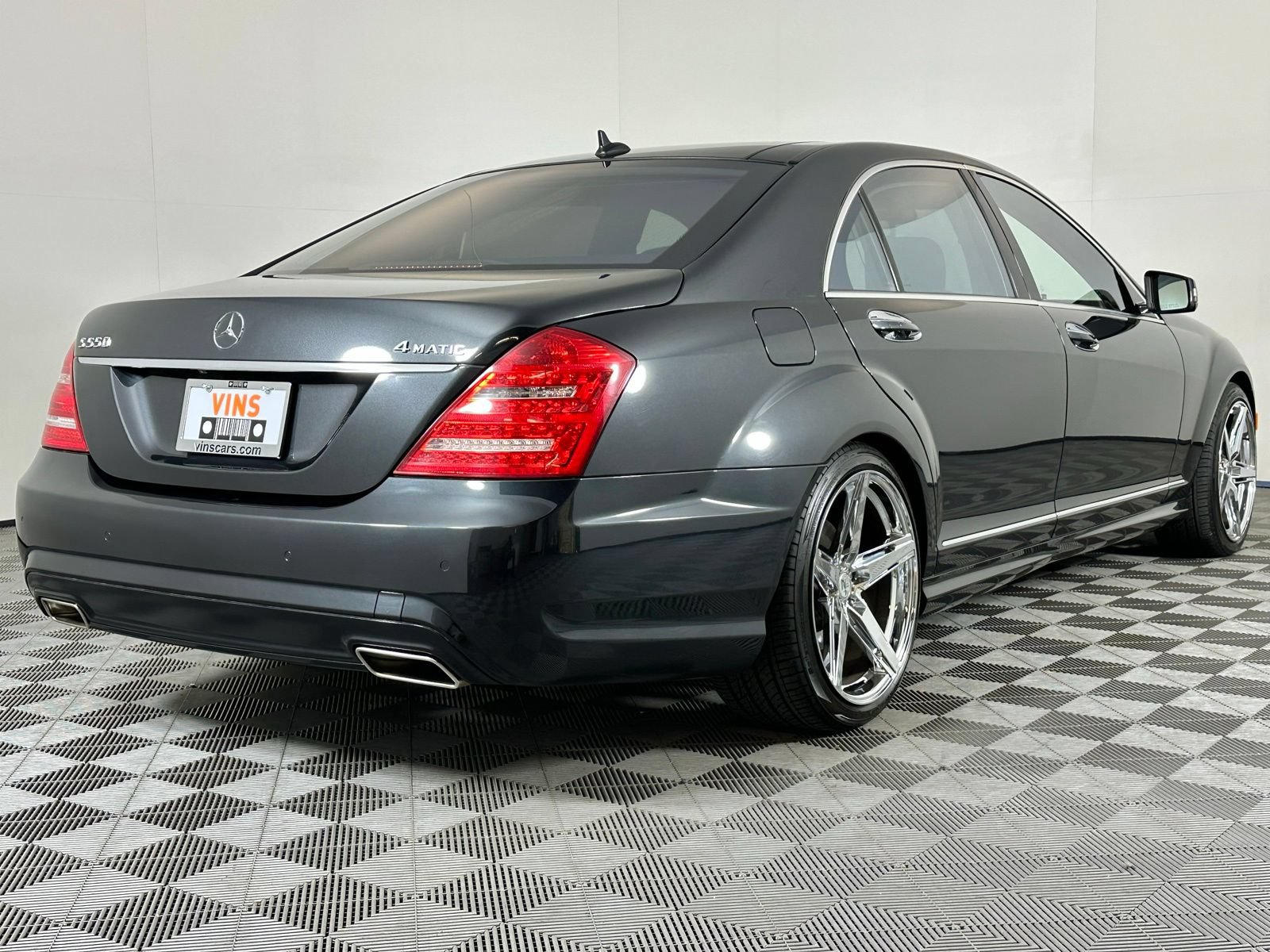 Used 2011 Mercedes-Benz S 550 4MATIC image 4