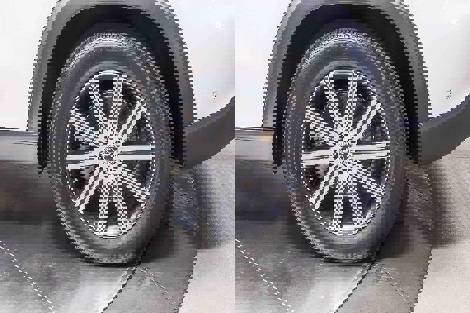 Used 2025 Mercedes-Benz GLE 450e 4MATIC image 9