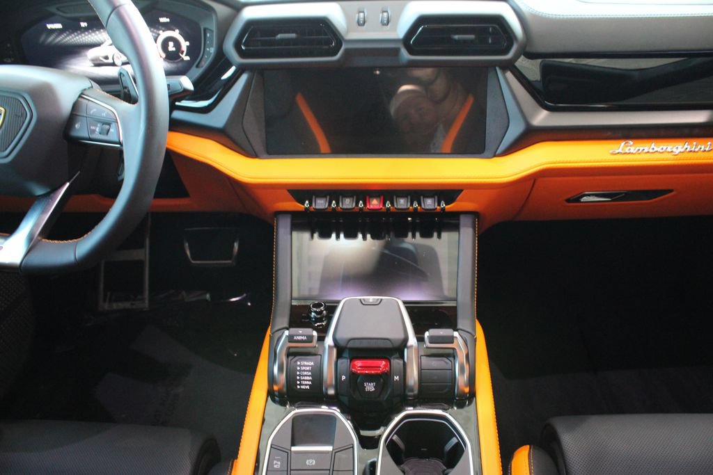 Used 2025 Lamborghini Urus SE AWD/4WD image 21