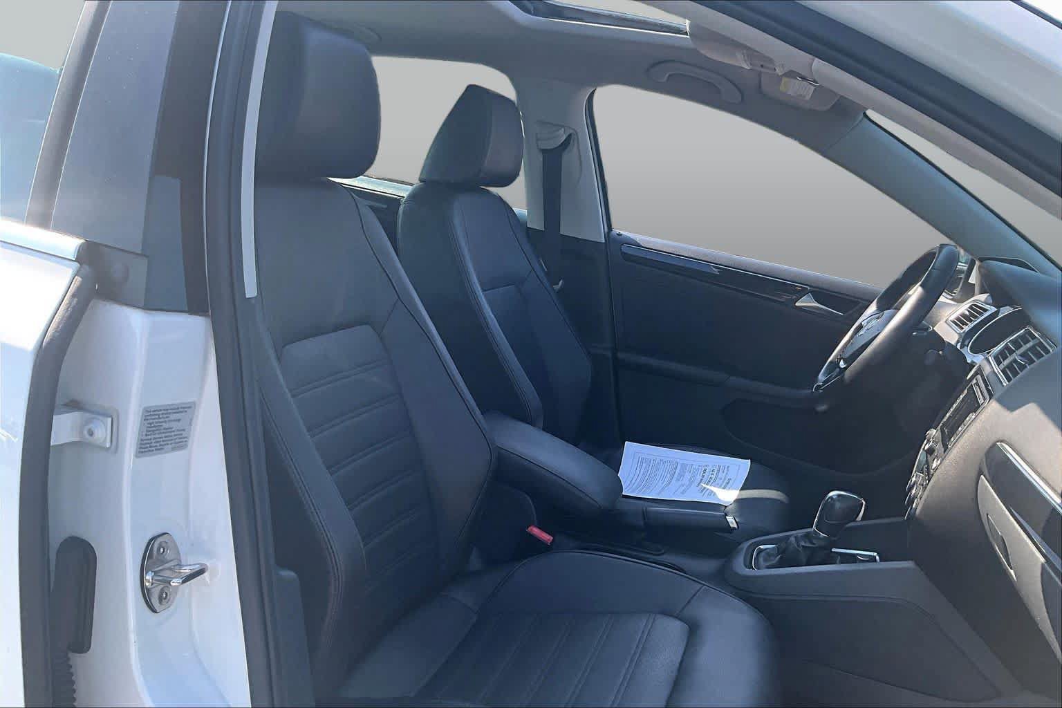 Used 2015 Volkswagen Jetta SEL FWD image 9