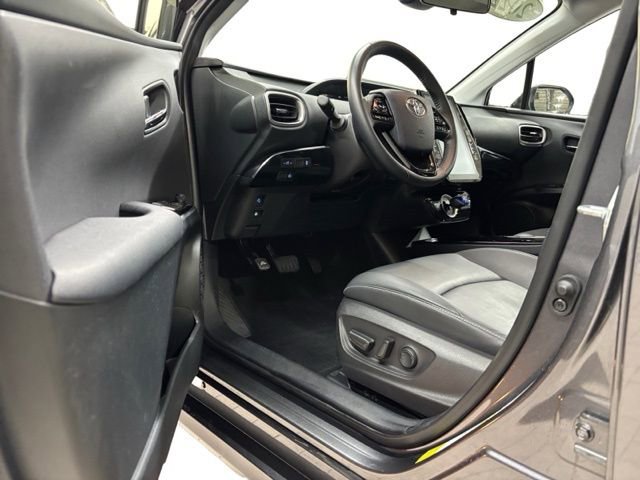 Used 2022 Toyota Prius Prime XLE FWD image 6