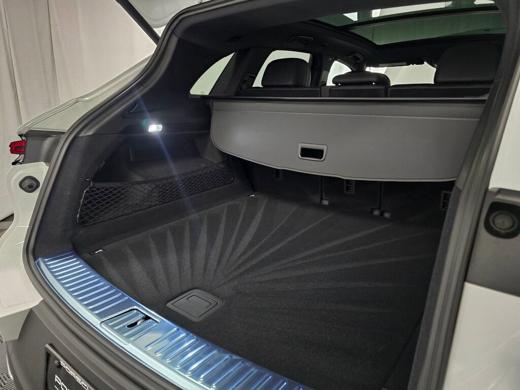 New 2026 Porsche Cayenne image 24