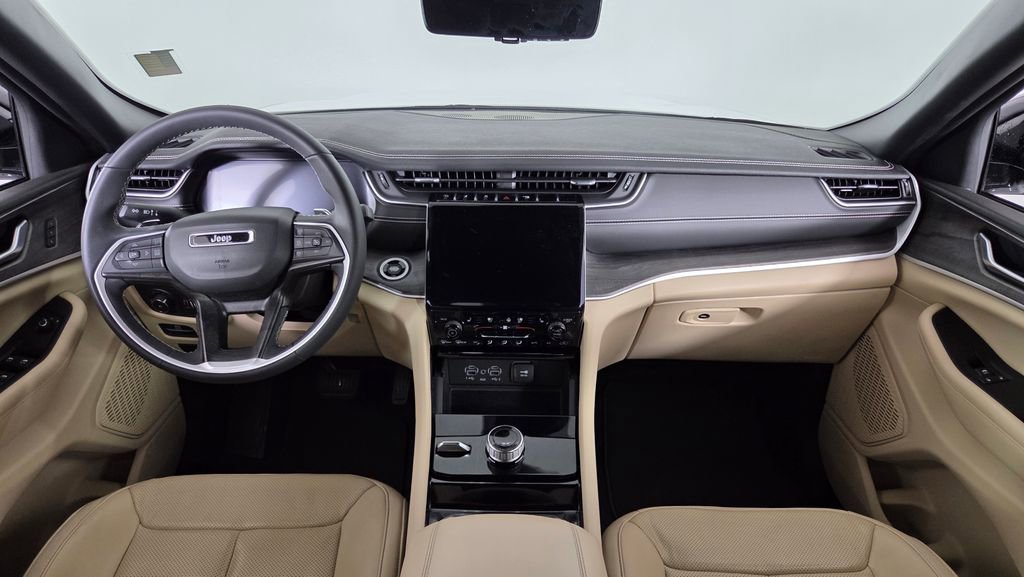 Used 2023 Jeep Grand Cherokee Limited w/ Luxury Tech Group II image 40