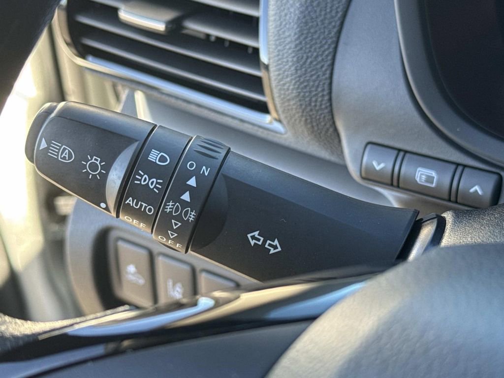 Used 2025 Mitsubishi Eclipse Cross LE image 37