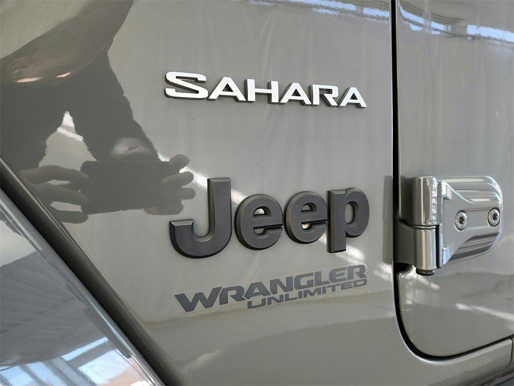 Used 2018 Jeep Wrangler Unlimited Sahara w/ Uconnect 4C Nav & Sound Group image 30