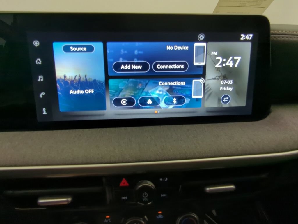 Certified 2025 Nissan Kicks SV FWD image 17