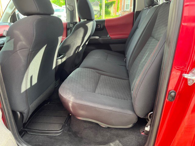 Used 2021 Toyota Tacoma SR5 AWD/4WD image 24
