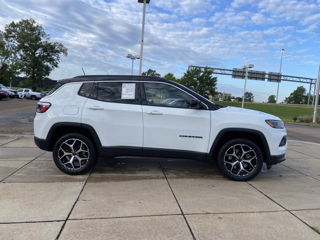 Used 2025 Jeep Compass Limited AWD/4WD image 13