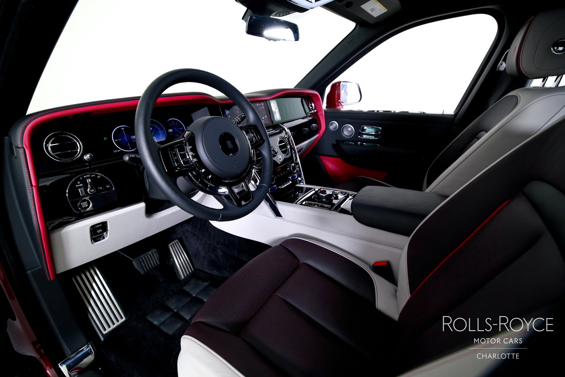 Certified 2025 Rolls-Royce Cullinan AWD/4WD image 4