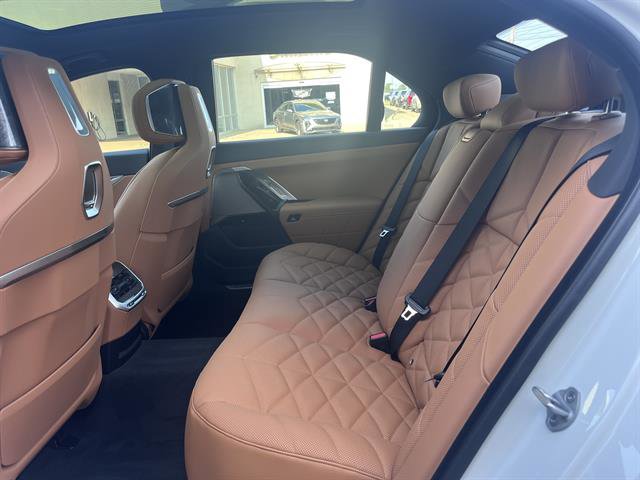 New 2025 BMW 740i xDrive image 25