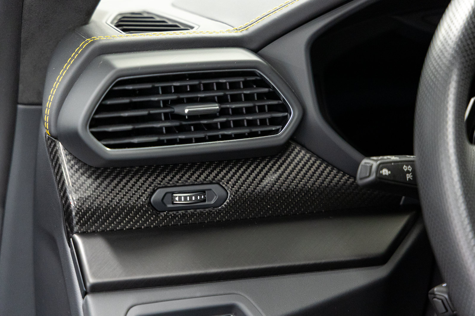 Used 2024 Lamborghini Urus S AWD/4WD image 36