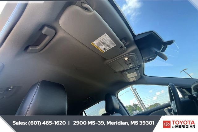 Used 2023 Ford Explorer Limited image 16