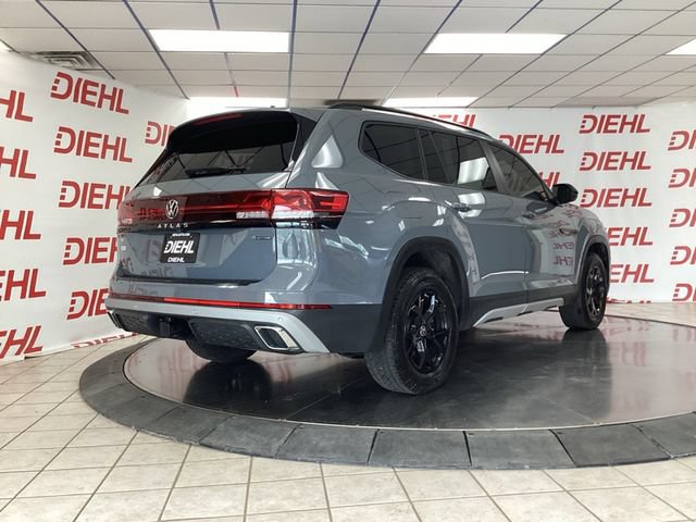 Used 2024 Volkswagen Atlas Peak Edition SE AWD/4WD image 7