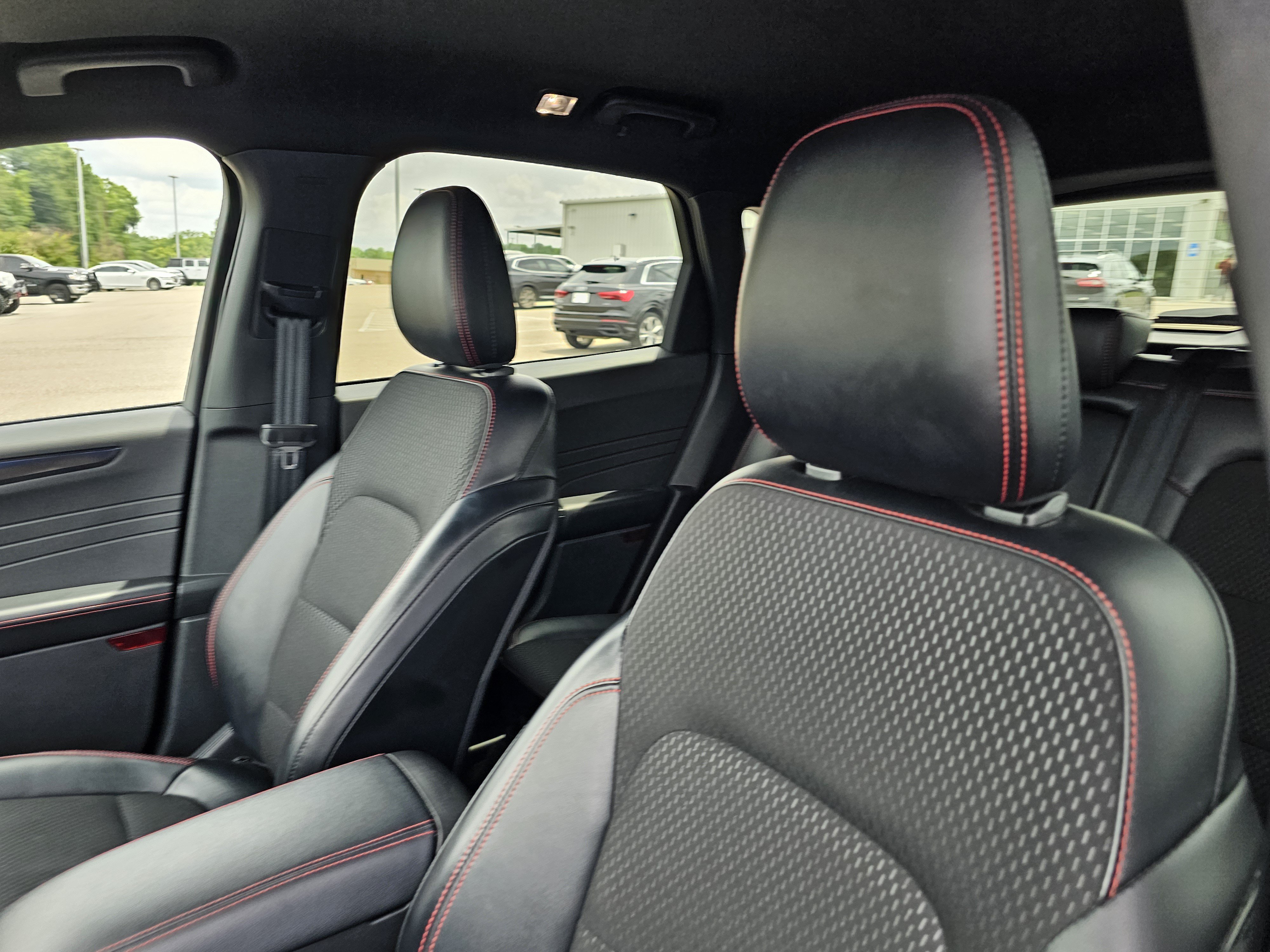 Used 2025 Ford Escape ST-Line FWD image 18