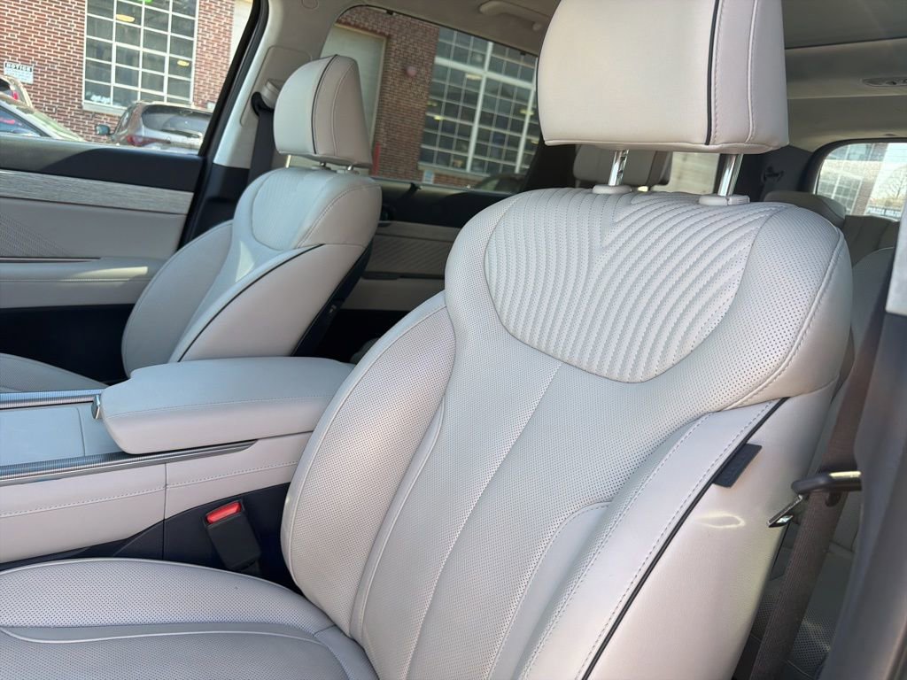Used 2024 Hyundai Palisade Calligraphy image 9