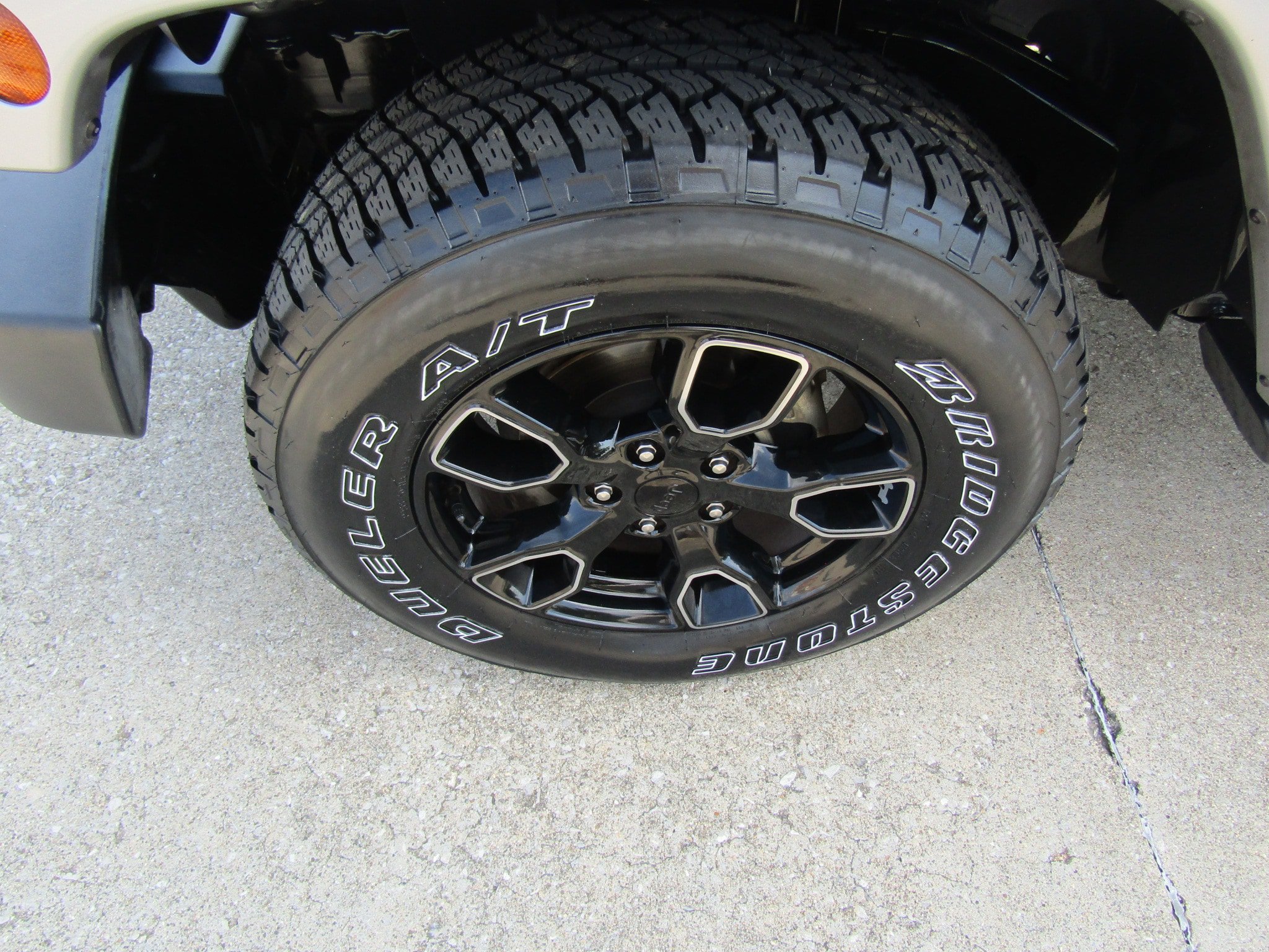 Used 2017 Jeep Wrangler Unlimited Sahara AWD/4WD image 10