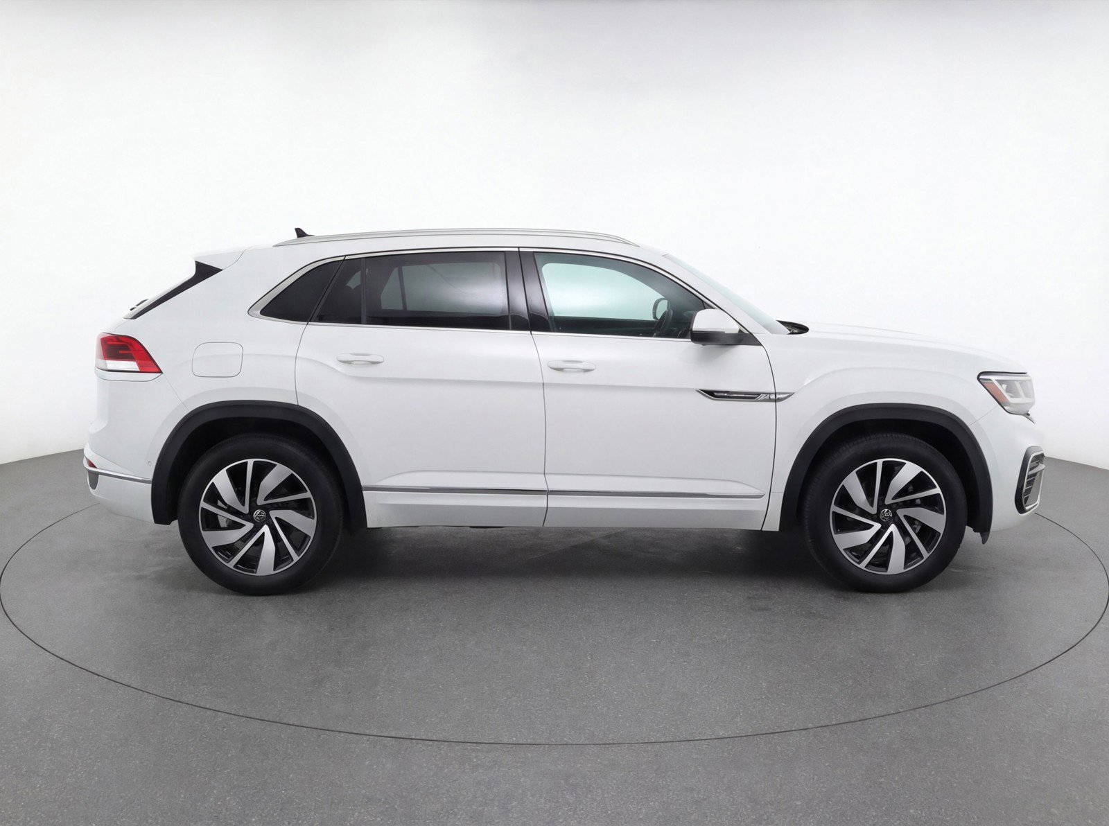 Used 2024 Volkswagen Atlas SE image 11
