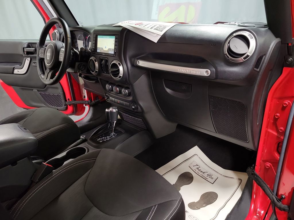 Used 2017 Jeep Wrangler Unlimited Rubicon w/ Connectivity Group image 24